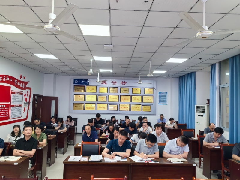 rZnJ_1782464667147033181.jpg 20260624教职工政治理论学习2.jpg