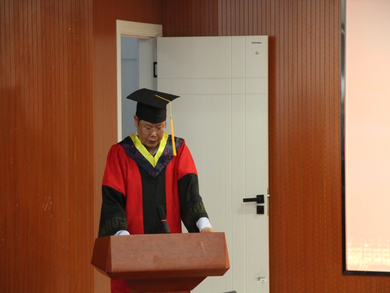TedE_1782717717710043130.jpg 10宣读学位授予决定(1).jpg